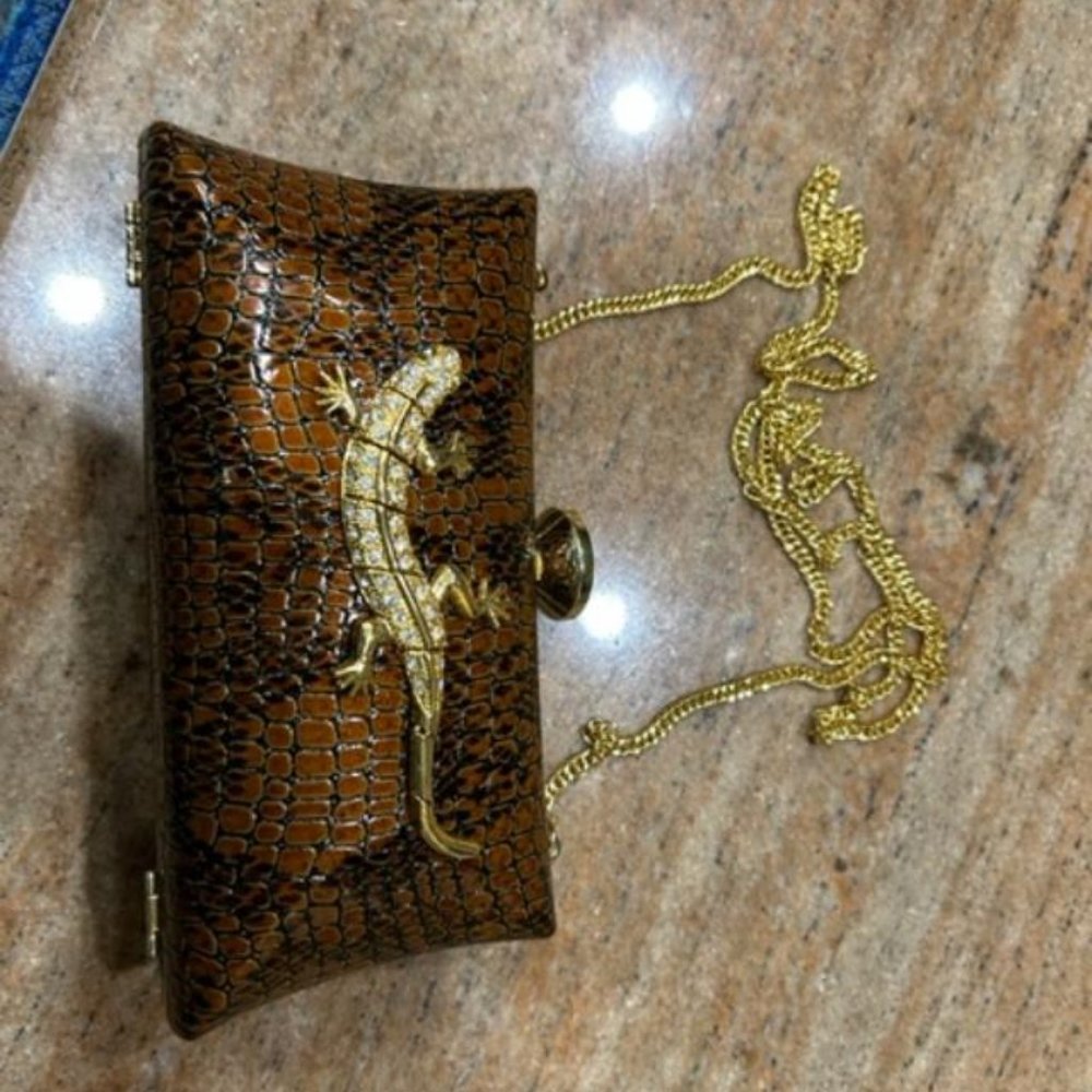 Iris Lane clutch